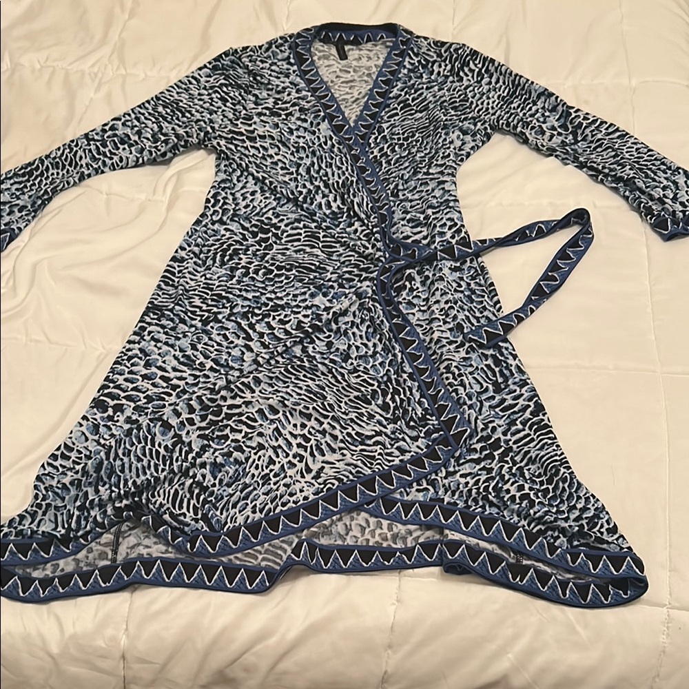 BCBGMaxAzria Blue and White 3/4 Sleeve Wrap Dress